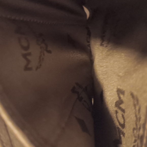 Preloved mcm wallet (unisex) - Picture 5 of 14